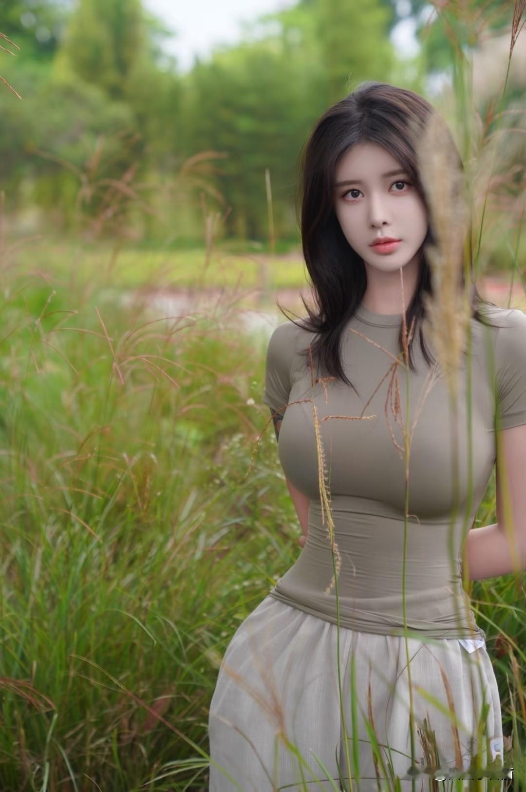 『有人说，少女的无序是由天真构成』有人说，少女的无序是由天真构成的，可我看见她