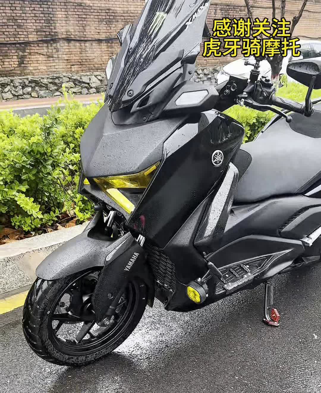 又赶上下雨了，兄弟们，说实话我觉得XM300这台车原厂的轮胎足够用了。要是非得换