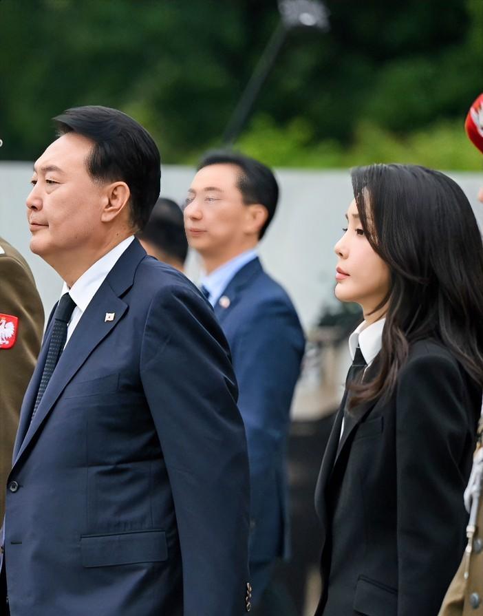 三次拒绝，韩国前总统尹锡悦彻底摆烂。6月19日，尹锡悦第三次拒绝韩国警方的问询、