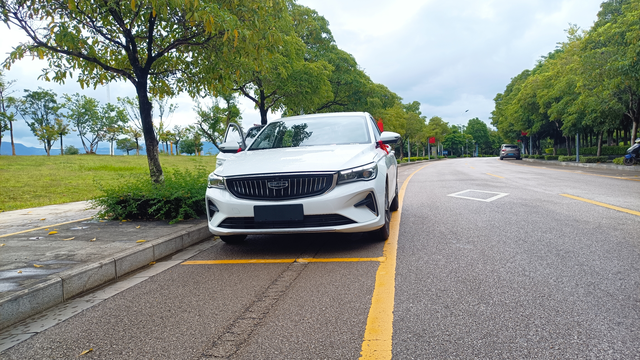 三年用车感受三年前选了手动挡。7.3万买了22款手动豪华版。带天窗，360和透