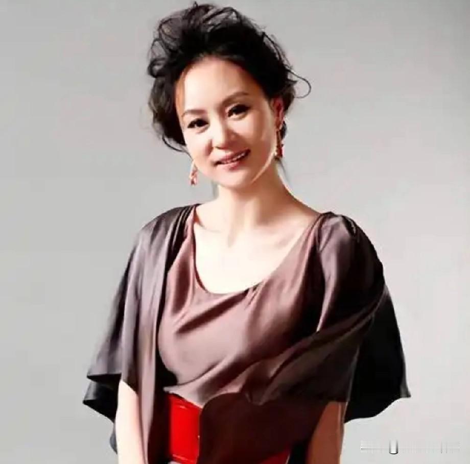 1997年，38岁的刘雪华怀了刘德凯的孩子，分外开心的她正在筹备婚礼，突然接到了