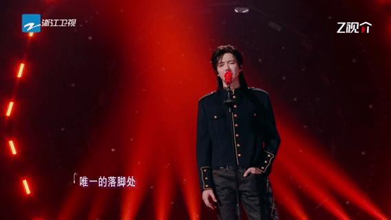 刘宇宁想当摇滚boy不得不说刘宇宁在舞台这件事情上可真的实在是做的太到位了，舞
