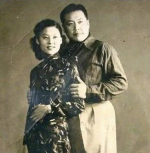 🌞1936年，袁世凯女儿大婚。新婚夜，新郎一脸嫌弃：“你这个残花败柳，到底