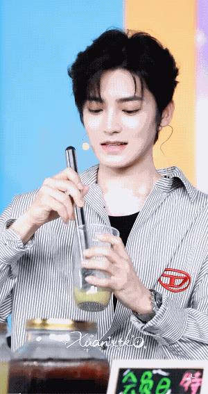 谭松韵合作过的小生，这模样一个个，把人迷的七荤八素的！大家看看侯明昊，这古风小