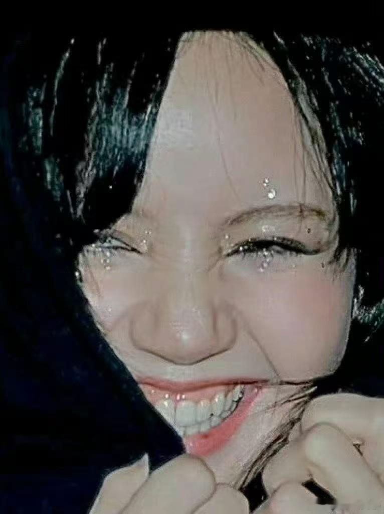 lisa跟新男友见家长不用替粉丝感到寒心，粉丝只会觉得Lisa找男朋友祖坟又冒