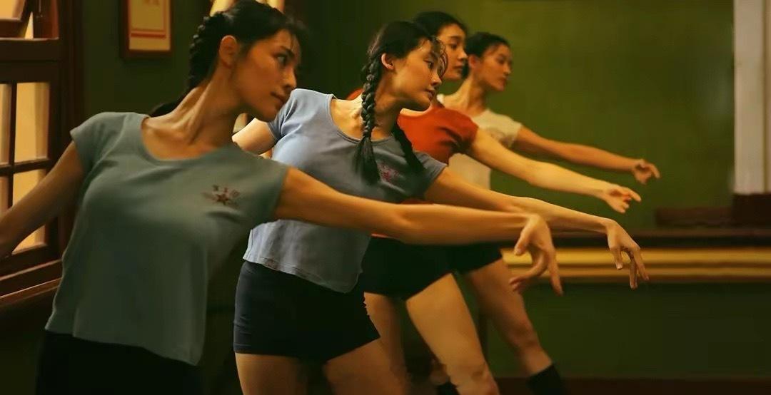 一晃《芳华》过去八年了，冯小刚亲选的“三美”，如今发展规划差距好大啊😳​