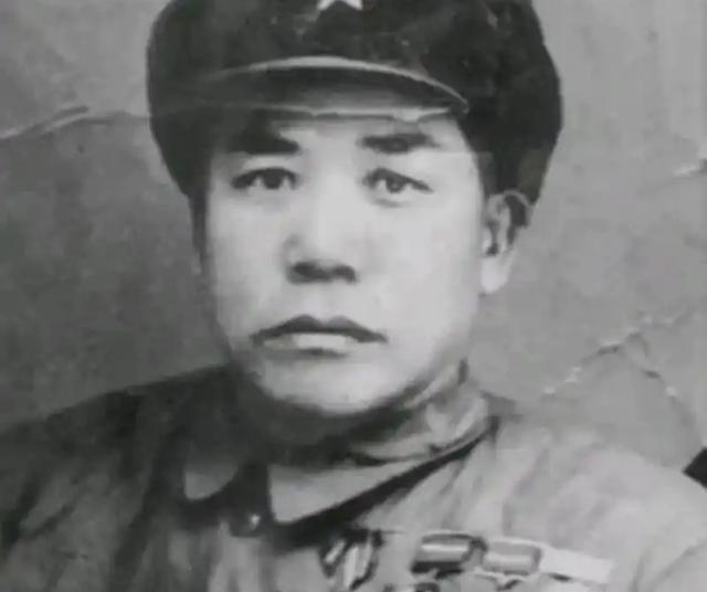 一次白刃战中，一名身高1米92，体重200斤的中国战士，突然大喊着杀入日军。平均