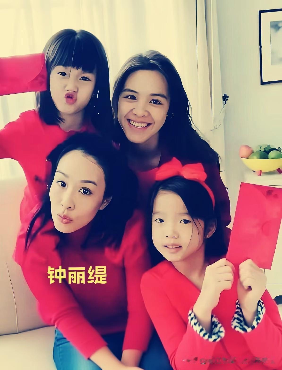 早年钟丽缇和女儿们，相隔多年今昔对比。从前温馨的居家合照，到如今大方亮相，姑娘