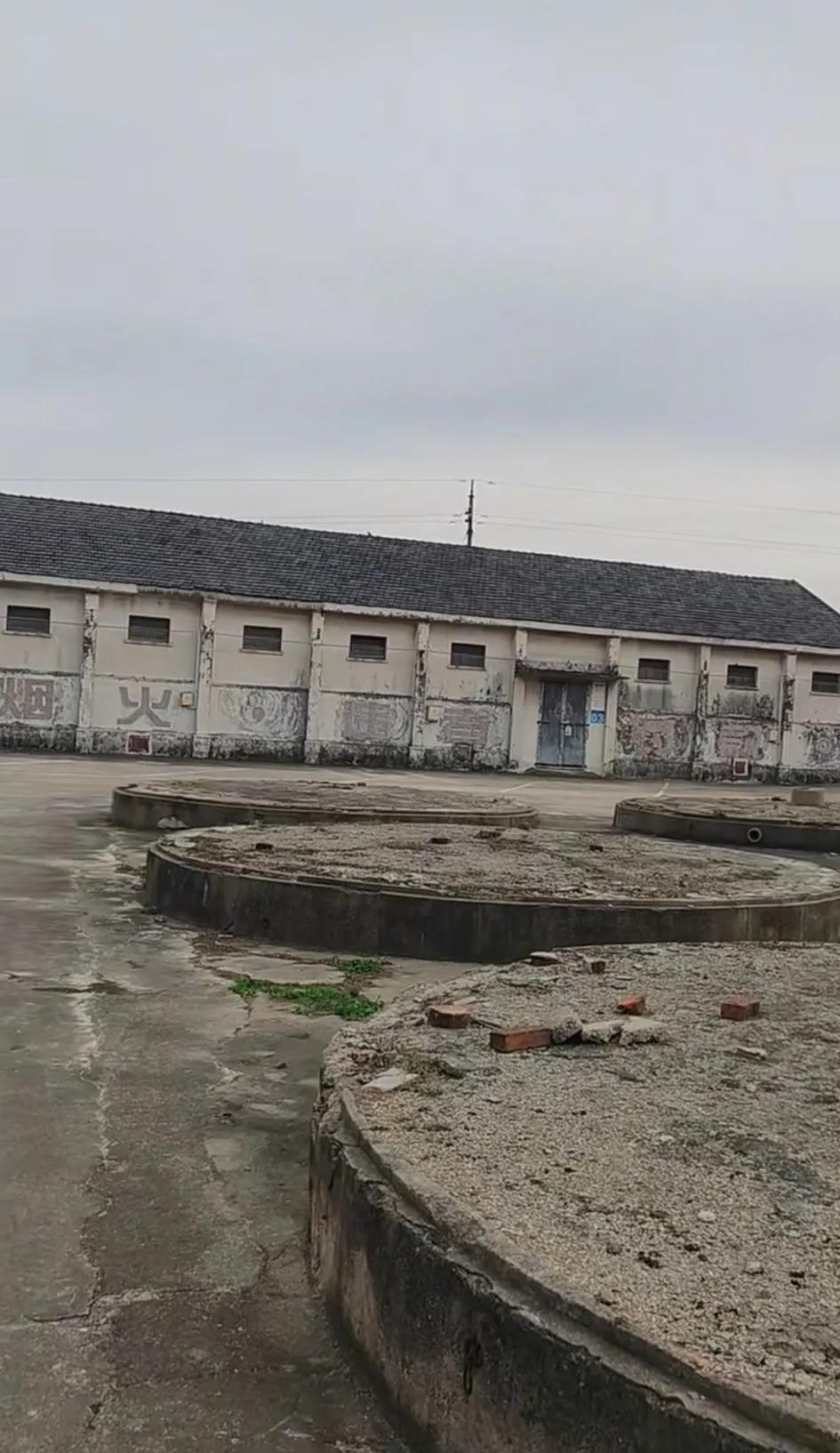 有知道这是什么地方么？对了粮食收购站！现在的年轻人根本不认识了，更都不知道这