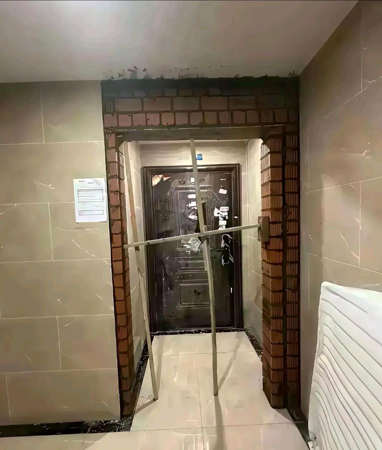 对面的邻居私自改造，物业不管的吗？