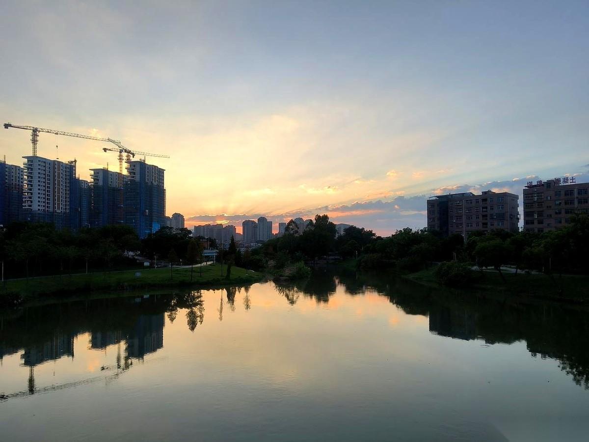 很多人想不通,稀土这张王炸,为啥现在才甩出来?你跟人打牌,人上来甩个3,你直接