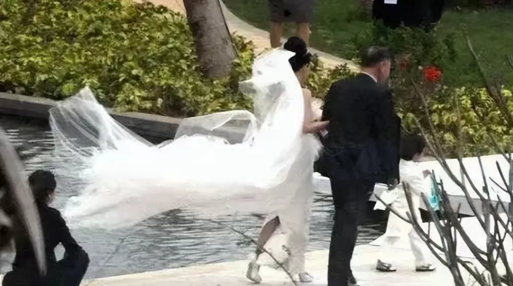 汪小菲大S婚礼遇狂风，被指婚姻“预示”