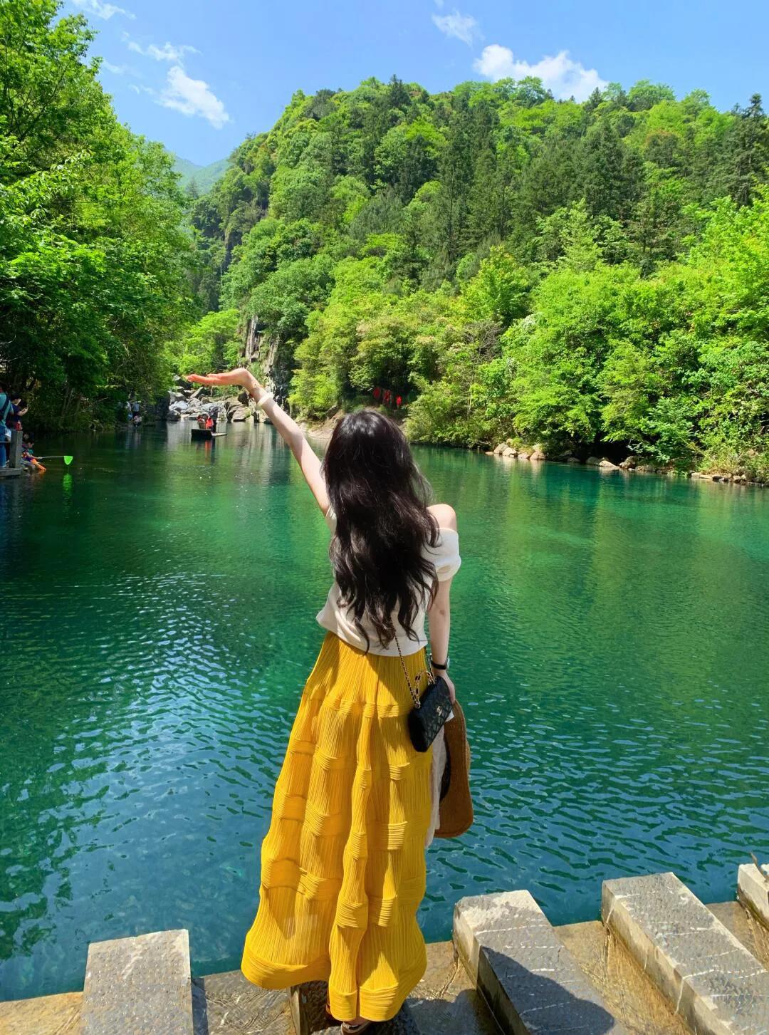 夏日清凉风绿意盎然与自然亲密接触人在美景间温柔浪漫穿搭技巧