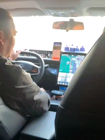 南方小土豆:师傅你别说话，我录个抖音！