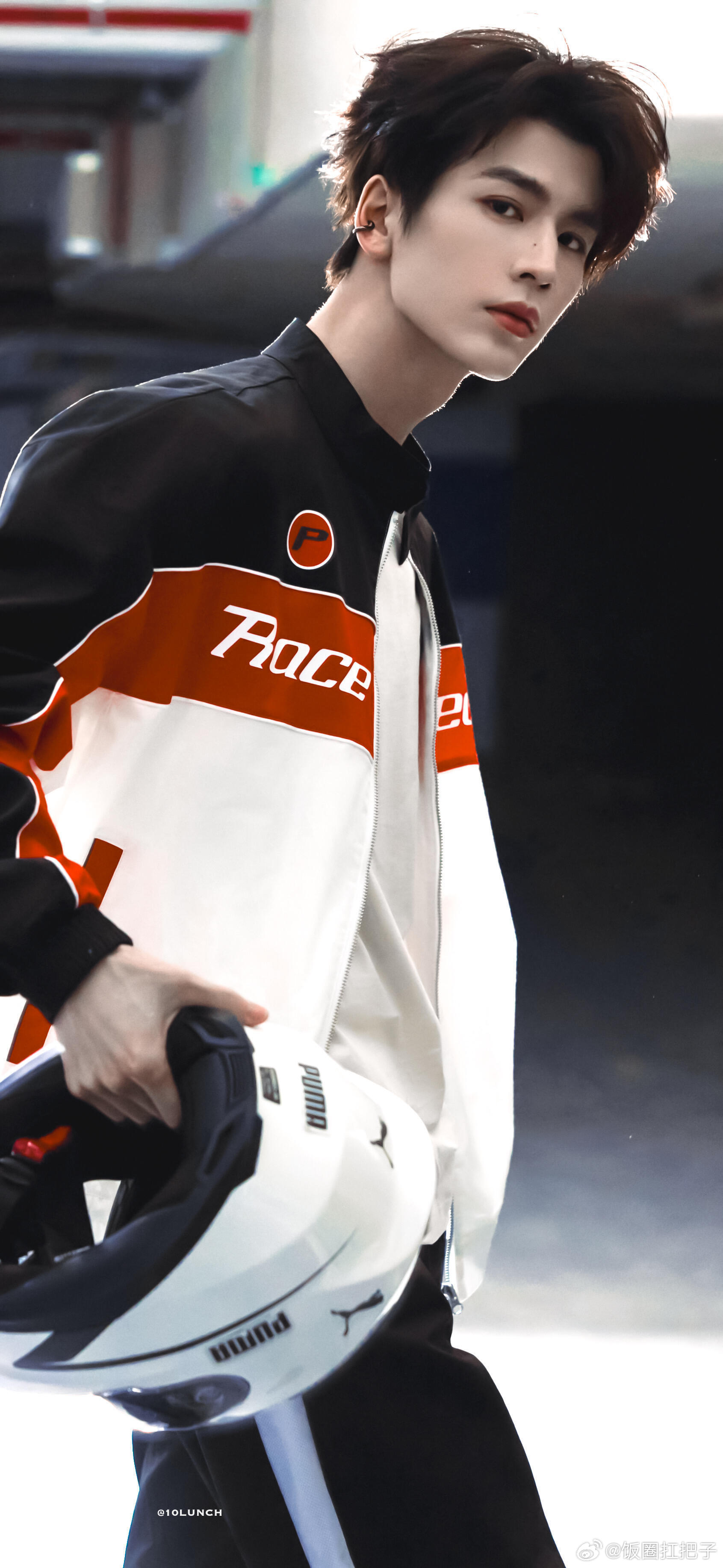 张凌赫张凌赫赛车服壁纸🈶～赛车风OOTD，我看谁还没有被🏎张凌赫给拿捏住