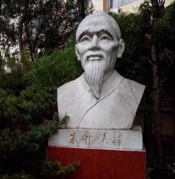 元代，一病人在新婚之夜得了怪病，脸肿得像猪头，浑身奇痒无比。名医朱丹溪诊断后说：