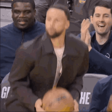 “小学生”场边整活！残阵勇士128-117爆冷击败掘金。库里：别管球进不进，你