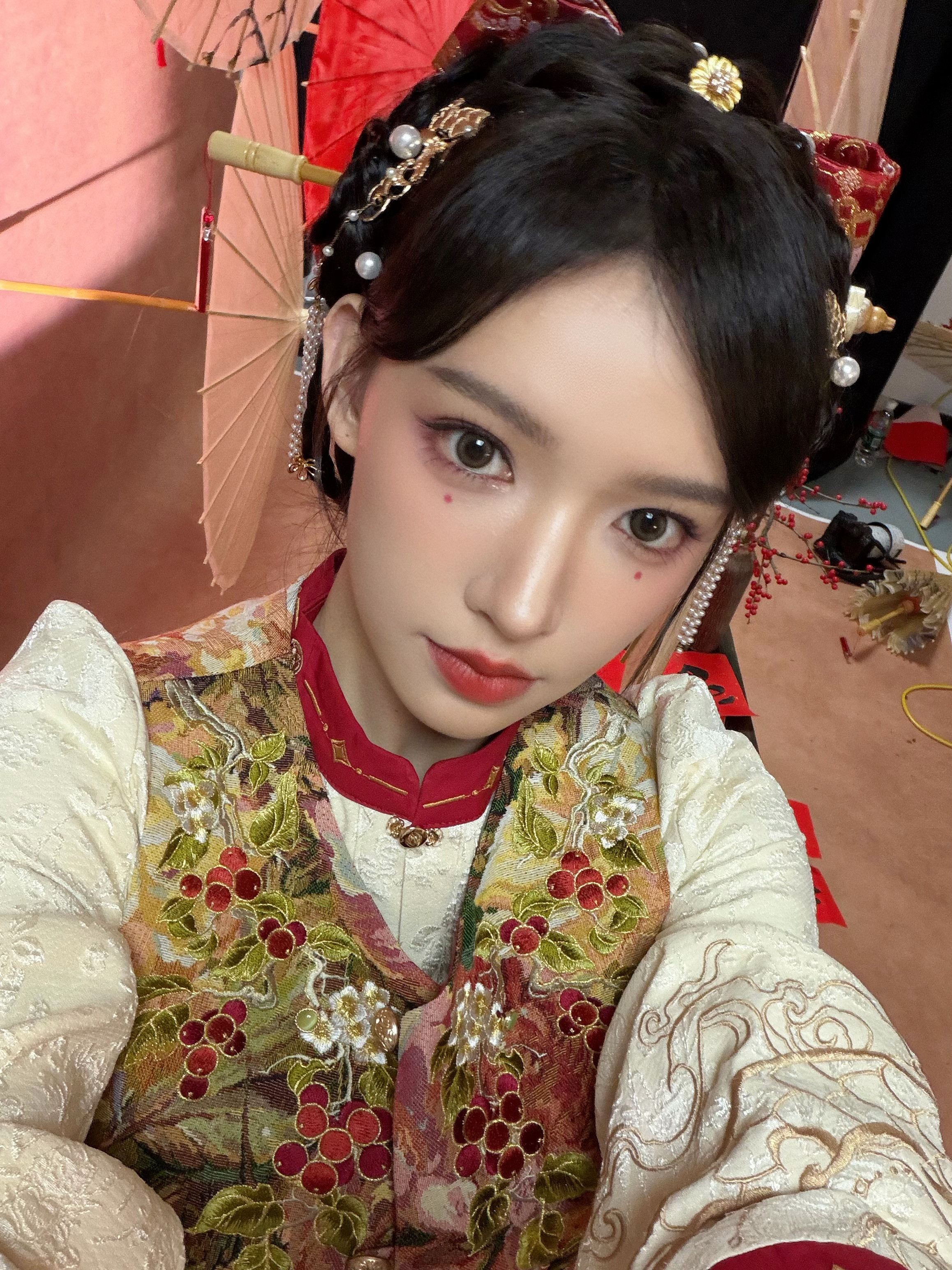 程潇马年第一条微博：和潇潇一起福气开年🧨