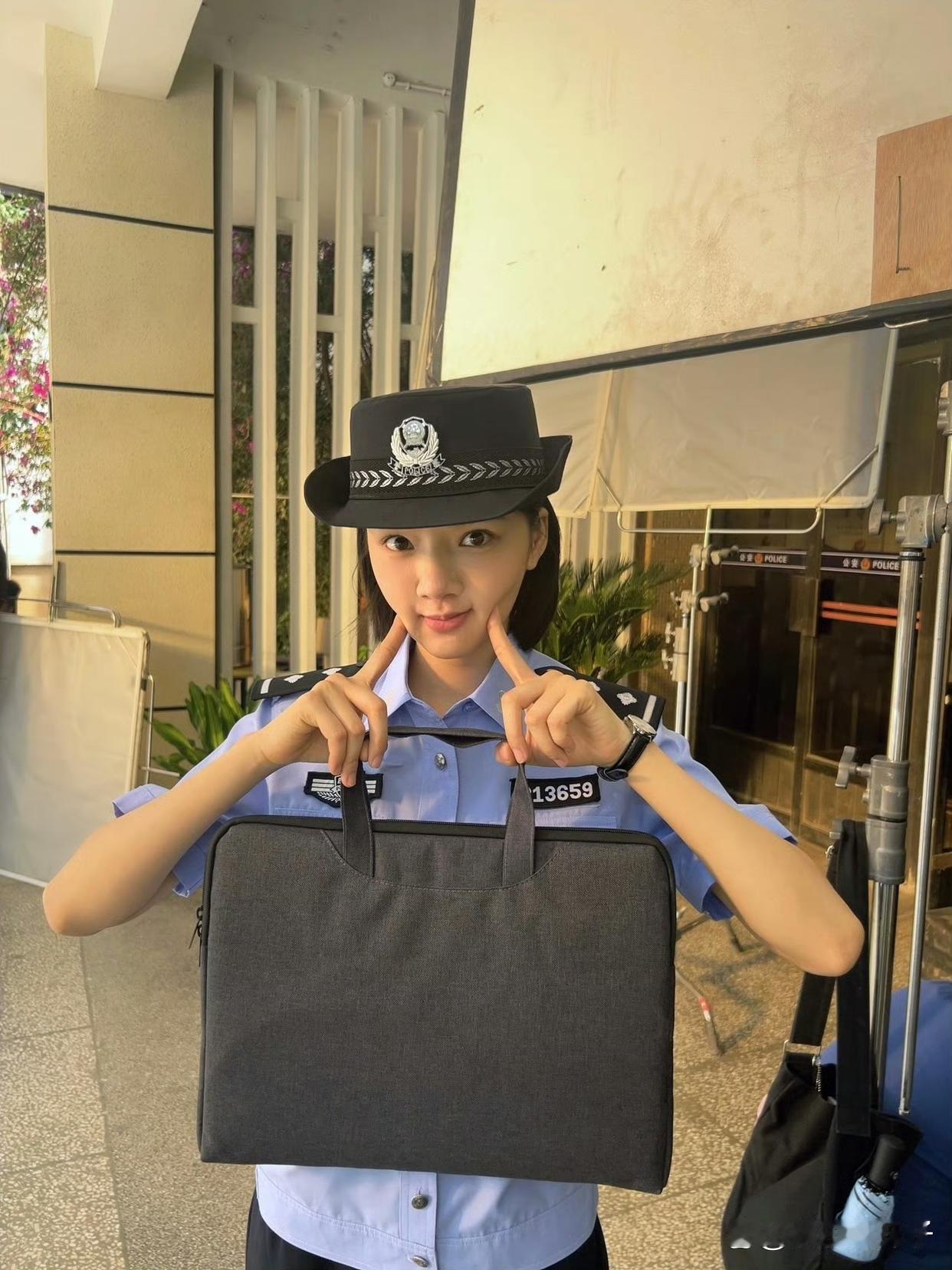 1.迪丽热巴这段时间的整体状态确实不如前两年，一是因为长了点肉，二是因为年纪上来