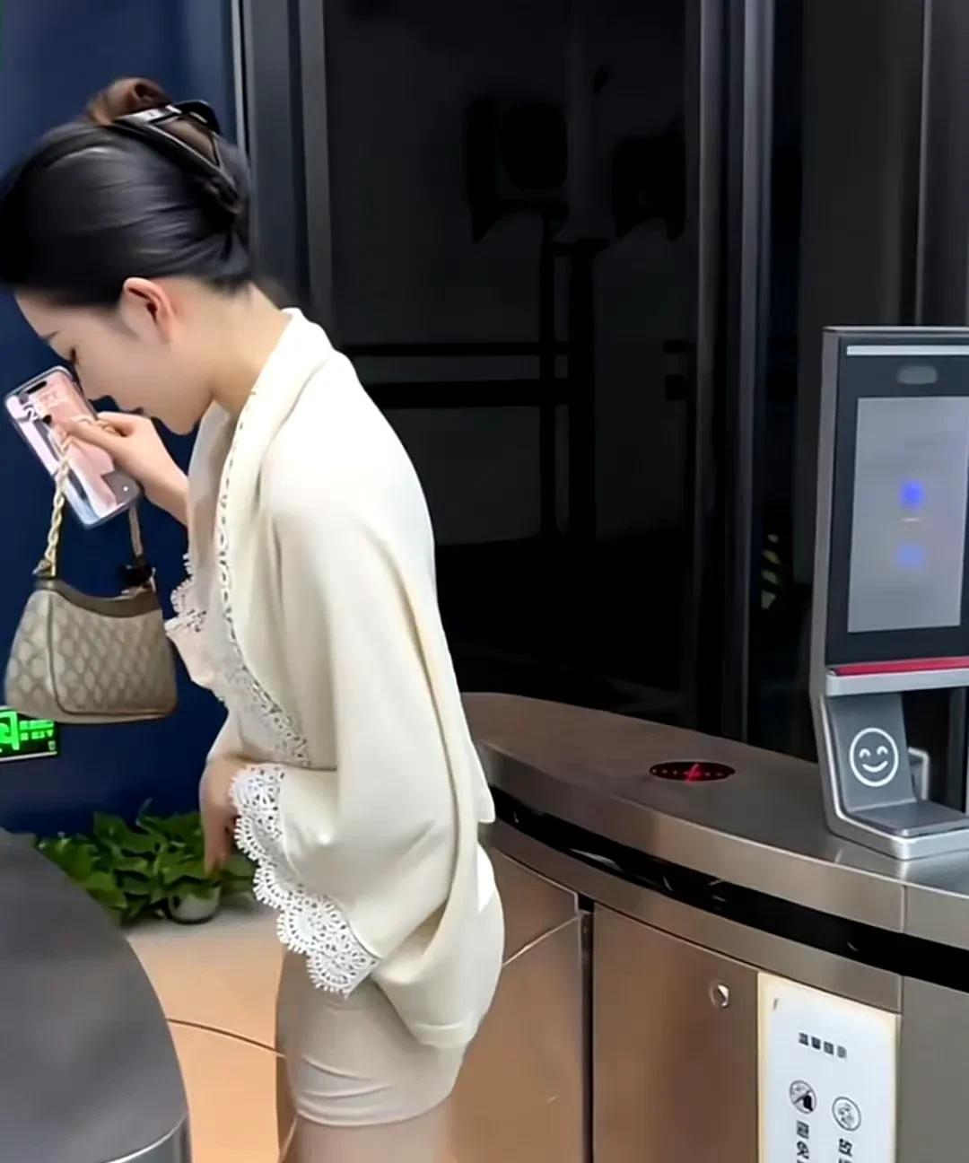 门禁在瘦人面前只能是一种摆设！