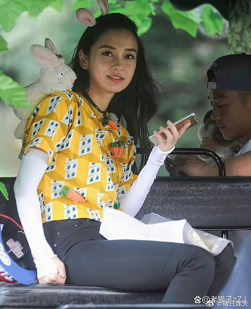 这是早期跑男的Angelababy，天啊，真的纯素颜一样，没有妆造的感觉，太美了