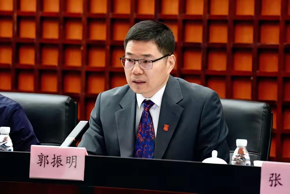 怎么也想不明白！中国队、日本队、韩国队都是亚州球队，并且都是东亚球队，人种一模