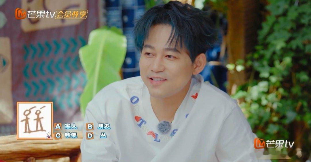 陈楚生猜东巴文思路打开快乐老友有风季开播快乐老友记东巴文“你画我猜”笑点密集，