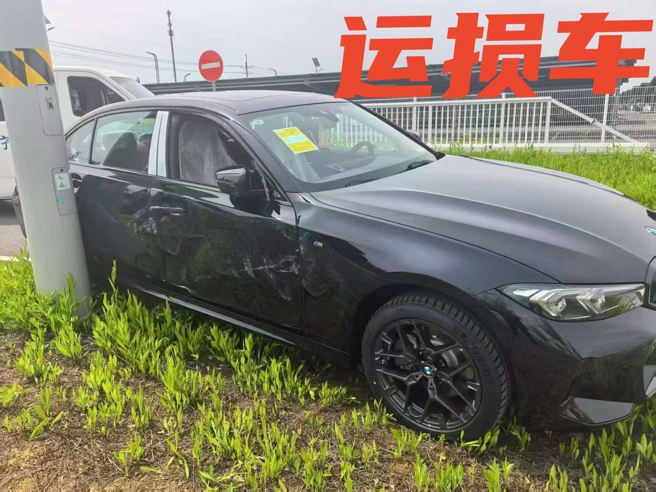 26款宝马330LiM运动曜夜套装内饰红色指导价308000轻微运损经