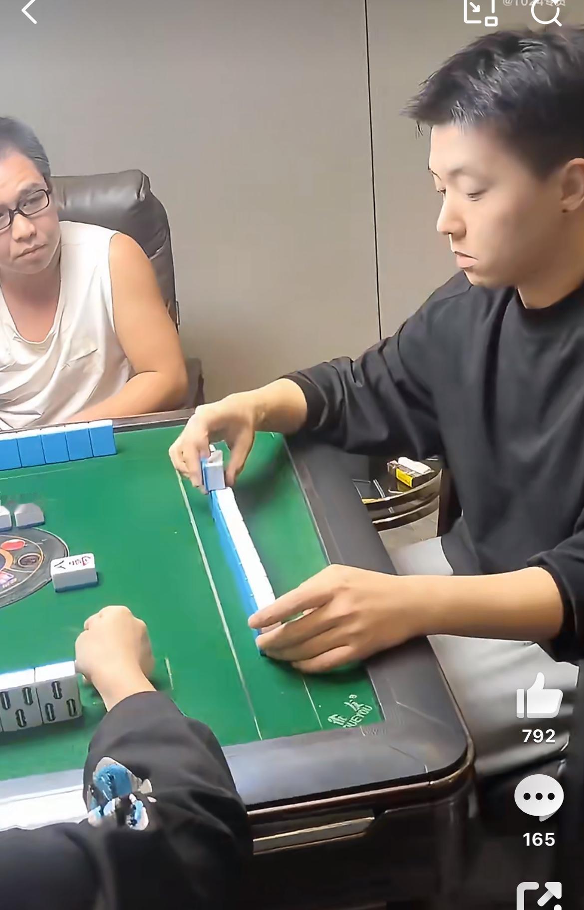 佛山几个打麻将的小仙男叫外卖送啤酒，申请退款说没收到货，被外卖员上门核实他们都喝