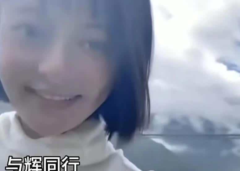 安安和橙橙，以前常一块儿，橙橙打鼓是真好听。后来安安来了与辉同行，橙橙还在东方甄