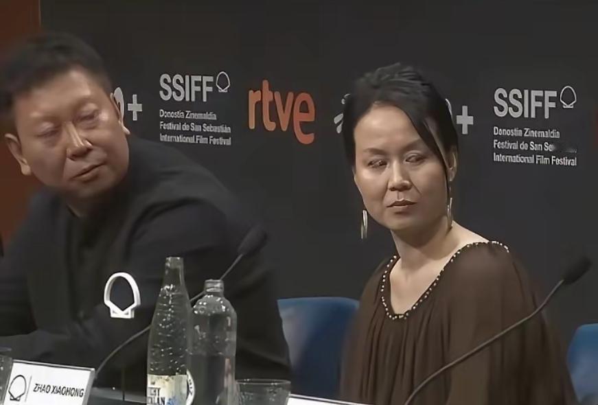 这女的真把观众当傻子耍！杀人犯出狱不夹着尾巴做人，反手拍电影给自己立牌坊。0