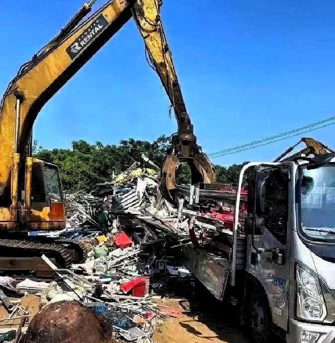 西安那对夫妻，官司打赢了，人却彻底废了。他们靠运营客车维持生计，因贷款相关问题，