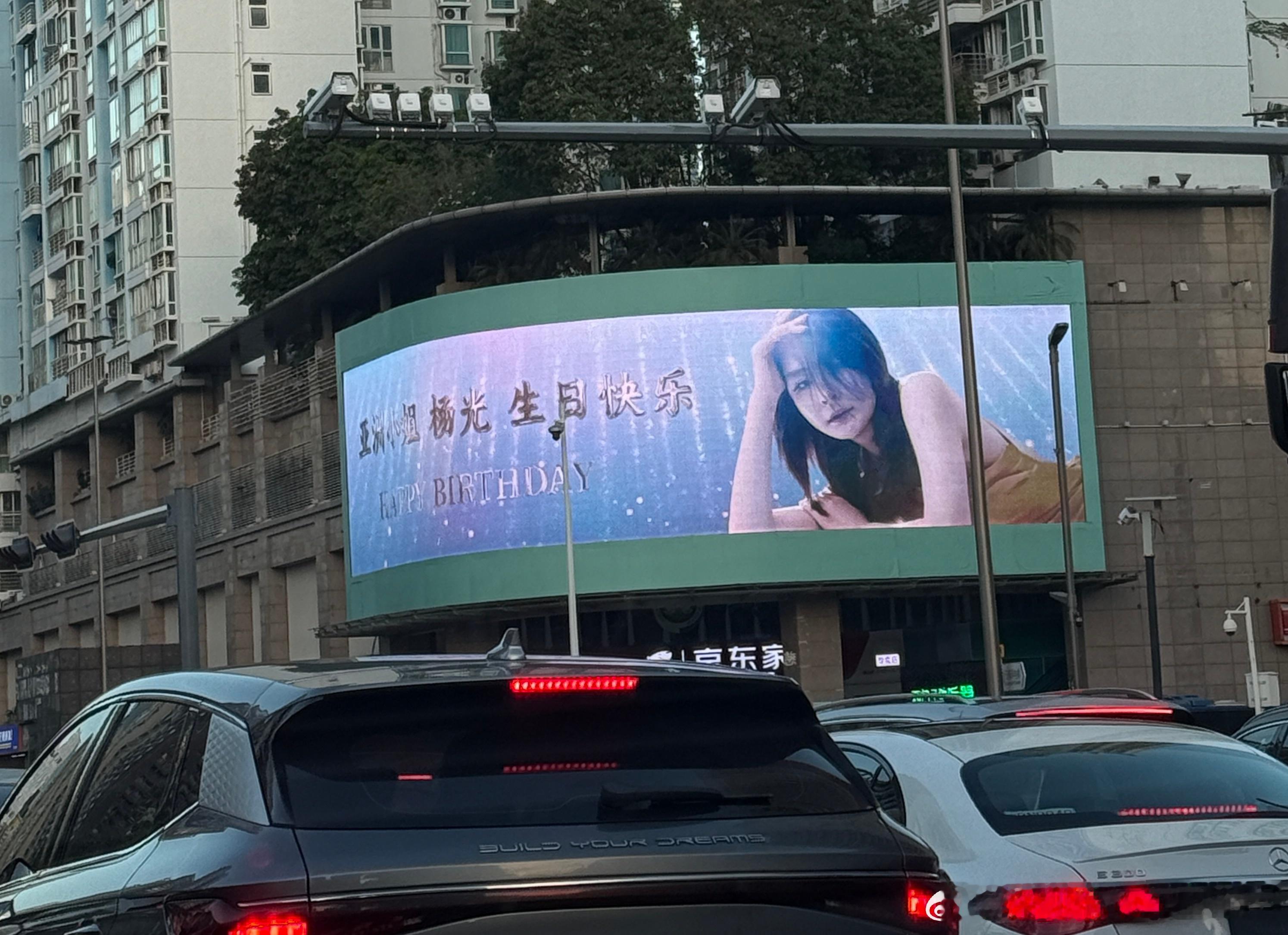 深圳街头的快乐，不是我“祝”的[滑稽笑]​​​