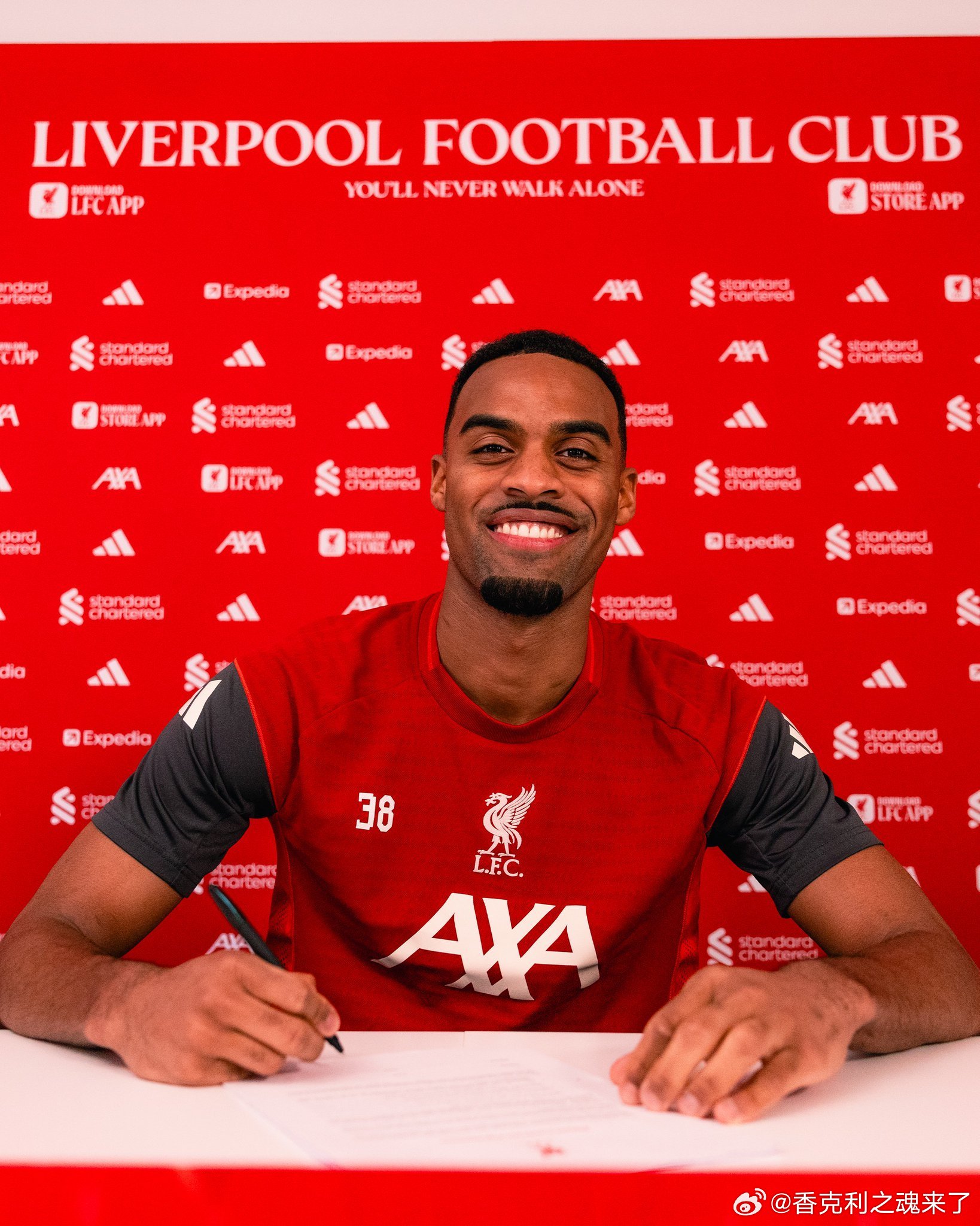 利物浦一线队近年续约情况汇总：2025/26赛季：格拉文贝赫，续约至2032年；