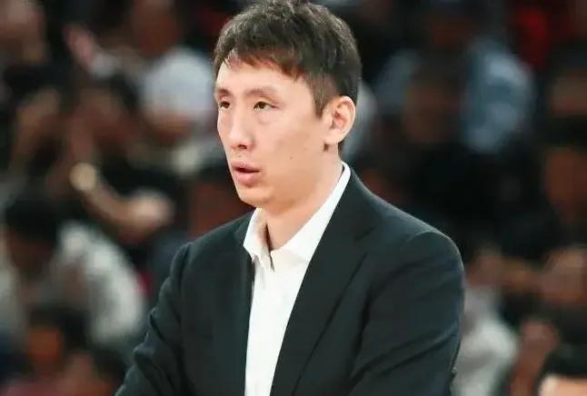 易立主教练早就成为人生大赢家！！1；主教练4年赚了200万人民币；2；江苏队