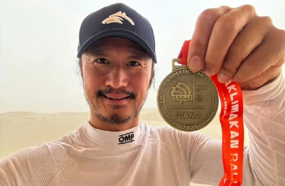 终于搞明白了！吴京首次参赛环塔拉力赛就斩能获赛段冠军，最大功臣不是他自己也不是