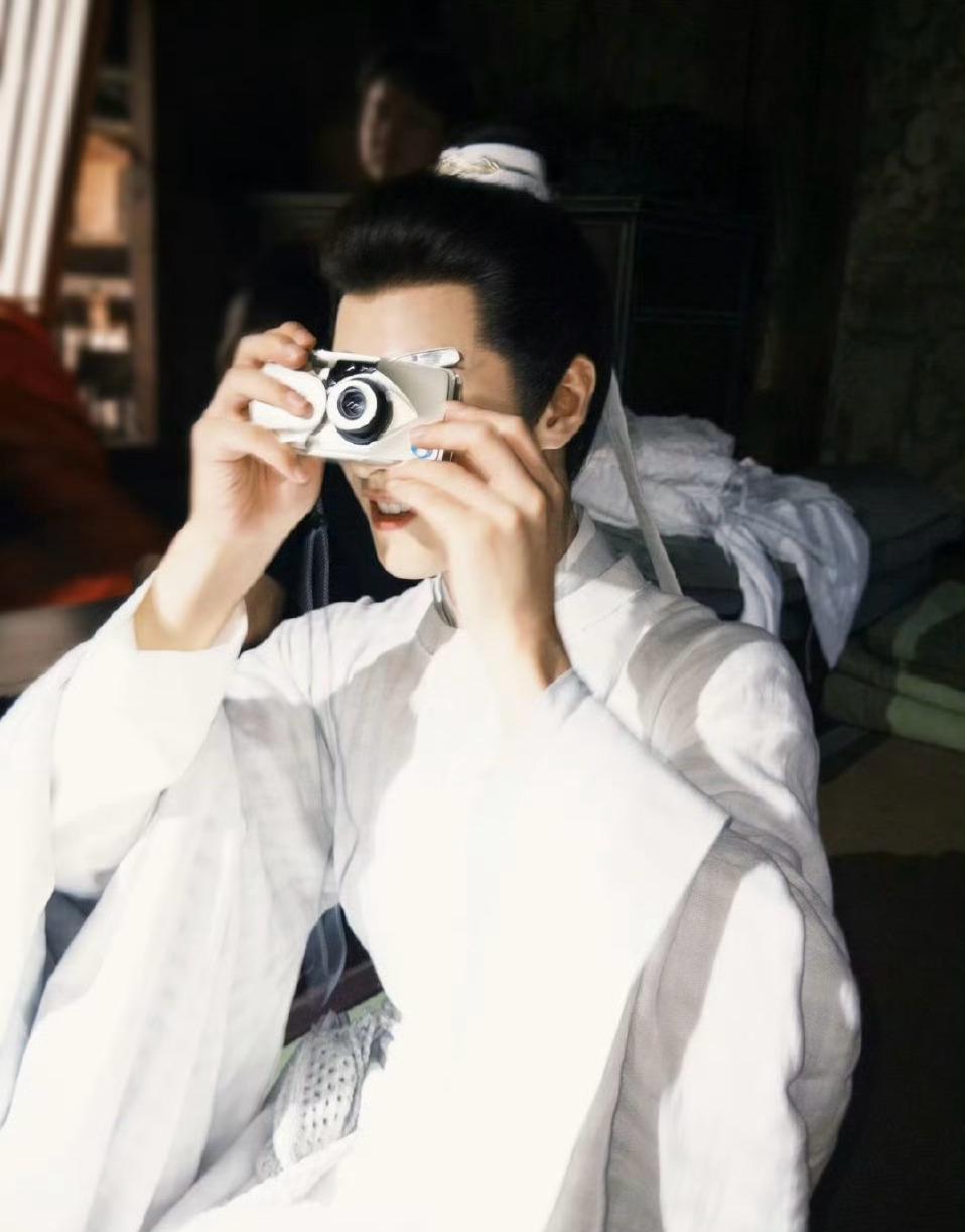 李昀锐和孟子义这对CP，正在用教科书级的互动碾压所有同期选手。当别的剧组还在炒