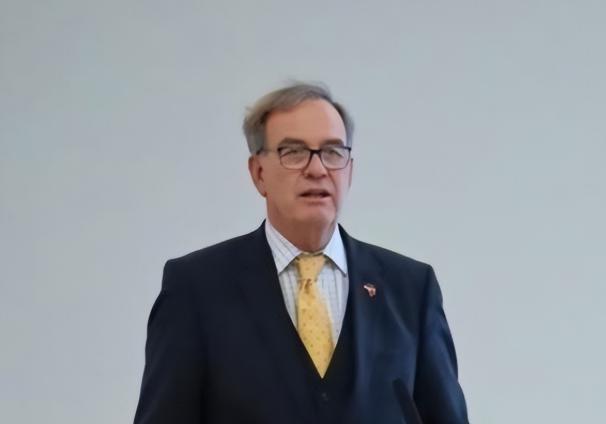 德国：中美打不起来了，因为打了也白打！日前德国教授曾坦率指出：美国不是害怕中国，
