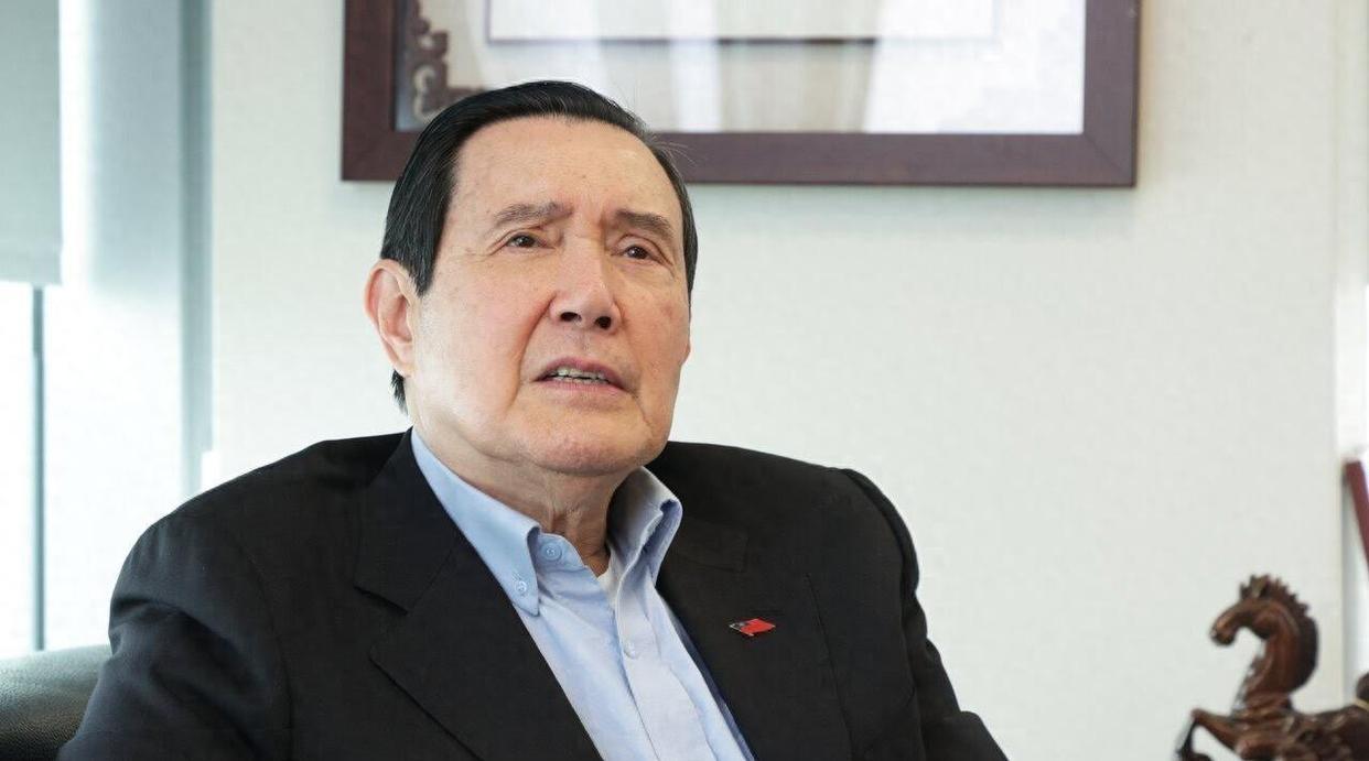 马英九基金会这事儿，真挺让人感慨。一位76岁的老人，现在全台湾都在议论他的健康状