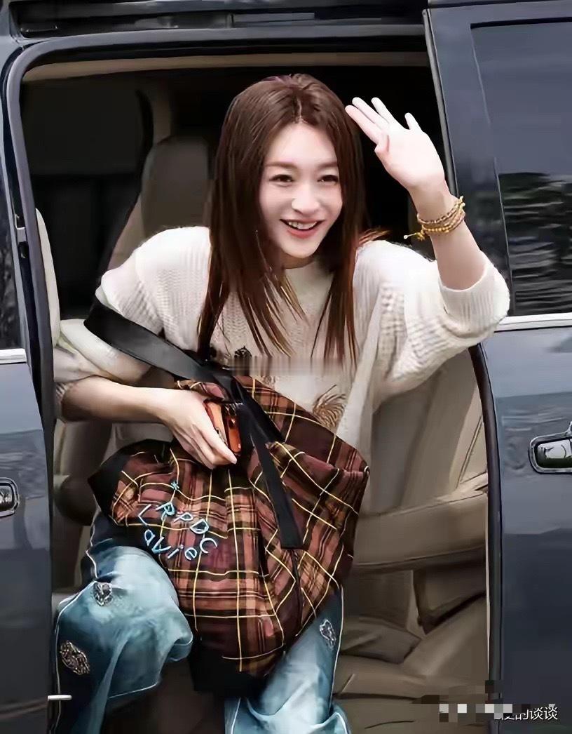 李小冉说，分手后我消沉了很久，甚至有点抑郁。那时候觉得，自己可能再也不会相信爱情