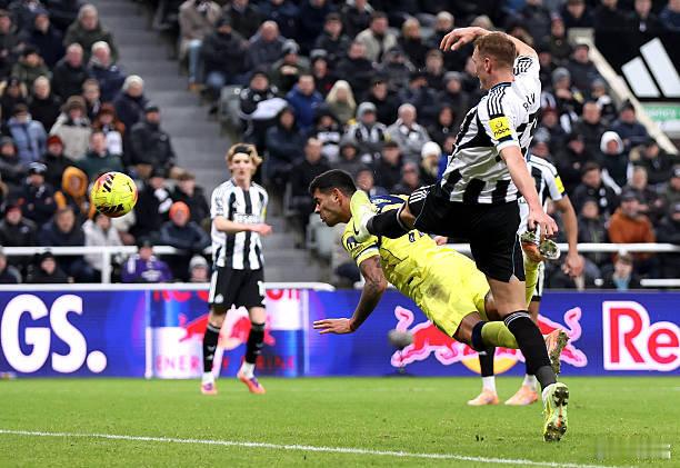 纽卡斯尔2比2热刺就这么说吧，如果明年世界杯的时候西班牙队主力右边后卫还是波罗