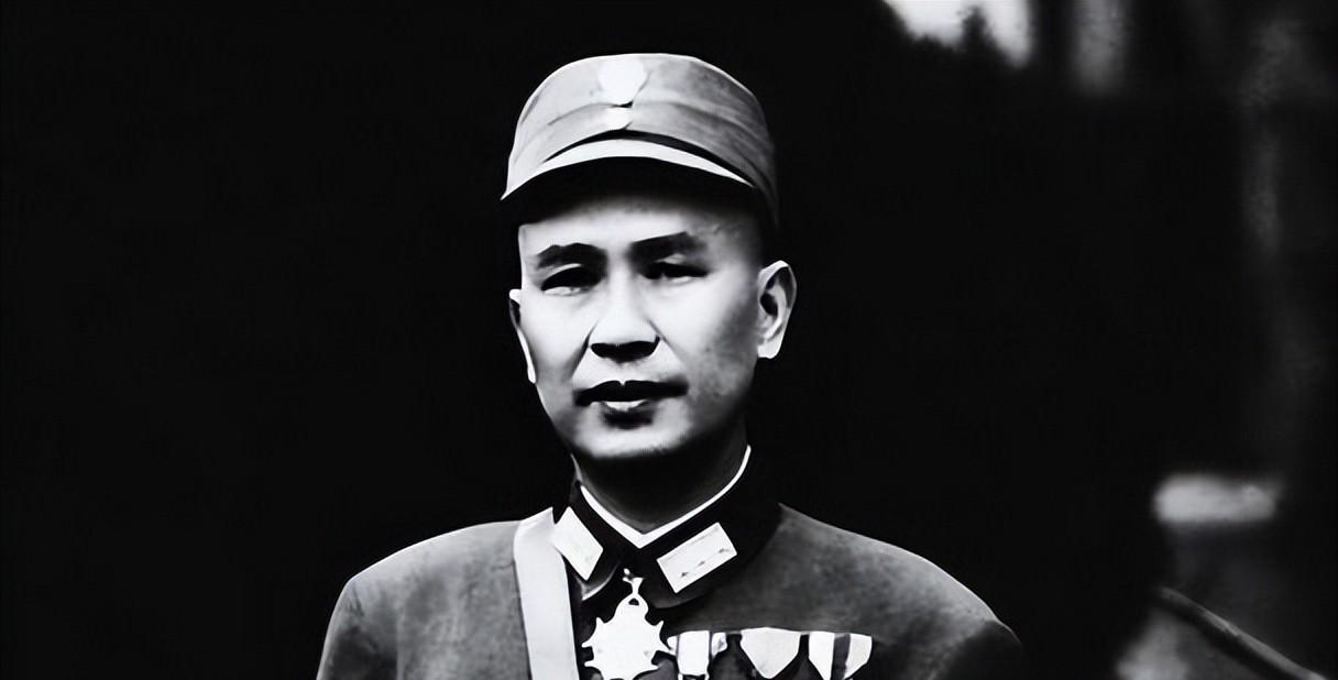 淮海战役开打前，老蒋手里其实捏着一张能改写战局的王牌，硬生生被自己人按死在替补席