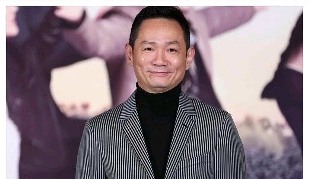 15年前，果靖霖在爱妻佟欣葬礼上哭到昏厥，还发誓永不再娶，这一幕不知让多少人动容