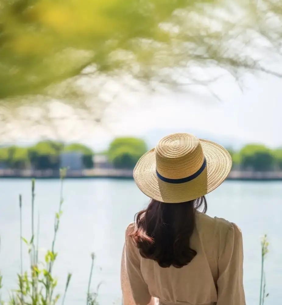 一女子刷到自己老公和红颜知己的聊天记录，忍了三年没吭声，上周六她拿老公手机冒充本