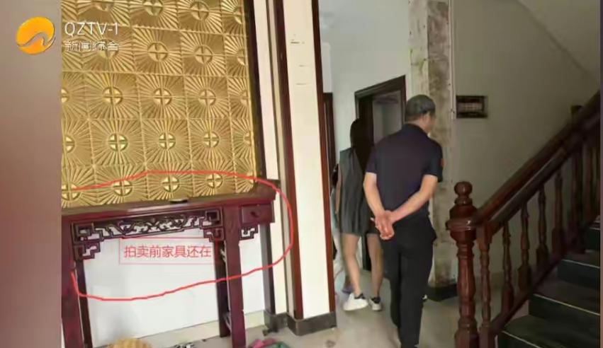 没天理了！福建泉州惠安的陈先生，通过法院正规拍卖拍下一套三层独栋别墅，看房时装修