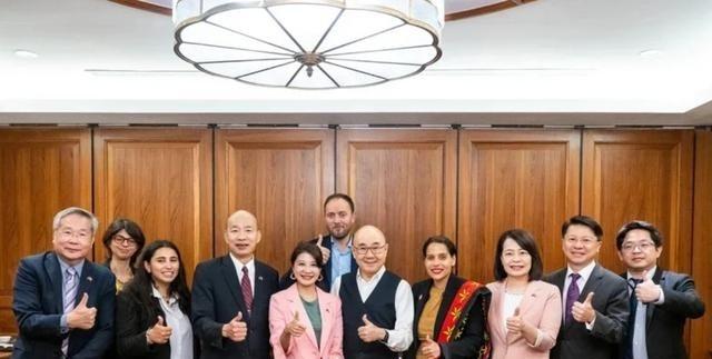 我国真的要狠狠刹住美西方国家议员窜台这股歪风了。6月8日，多名韩国议员组成的跨党