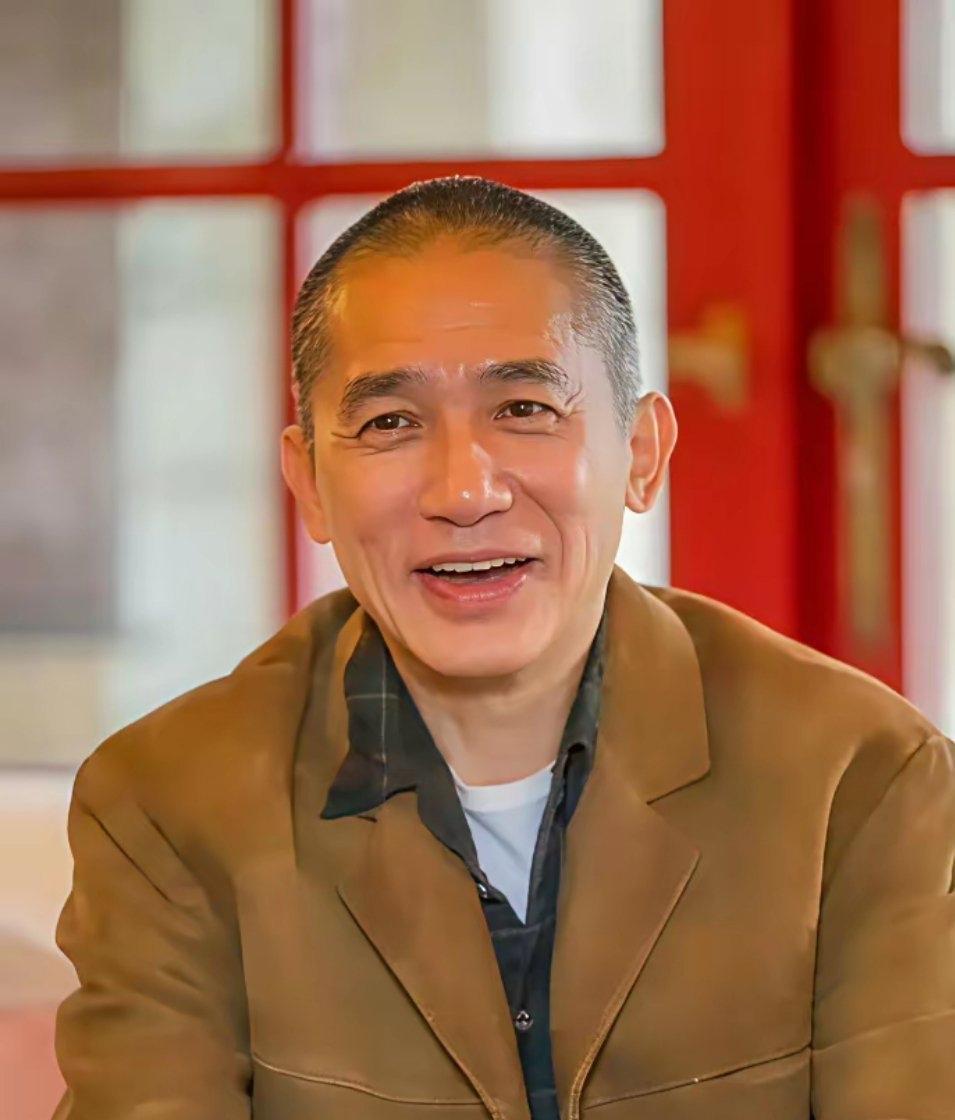 梁朝伟的“社恐”真不是装出来的，网友：换我是刘嘉玲的话，估计早离了！别看梁朝伟