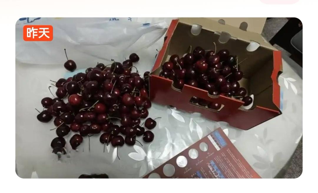 车厘子“降价”真相：低价背后，开箱竟成“惊喜盲盒”？一箱车厘子摆上桌，撕开封