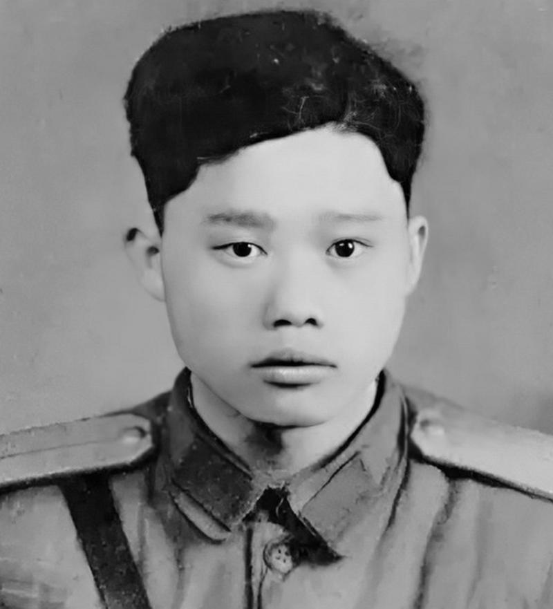 1951年1月28日，志愿军战士潘天炎因为生理需要去附近的草丛解决，却意外发现阵