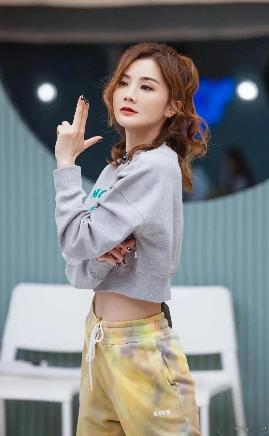 蔡卓妍结婚阿Sa终于结婚了！这个消息来得猝不及防却让人心生祝福！从Twins的青